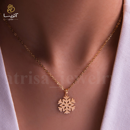 مدال طلا دونه برف زنانه شیک مناسب هدیه طراحی زیبا و ظریف ساخته شده از طلای 18 عیار